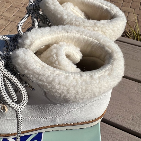 ❤️WHITE MOUNTAIN WHITE BOOTS❤️ - Picture 5 of 8